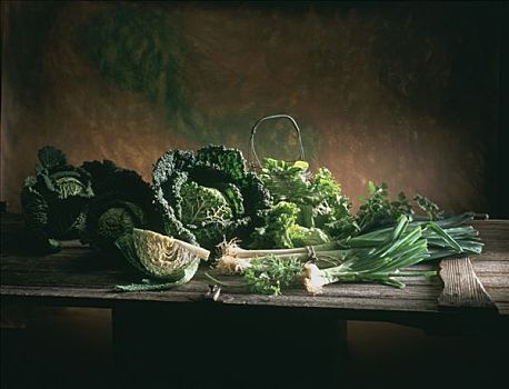 构图,绿色食品,木桌子,卷心菜,韭葱,沙拉,西芹,芹菜,切片