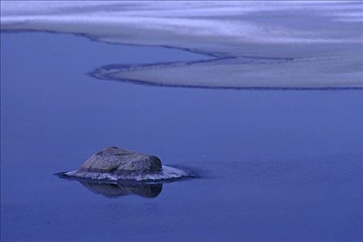 冰层,石头