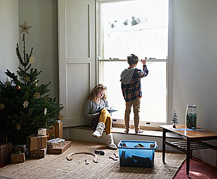 孩子,客厅,圣诞树