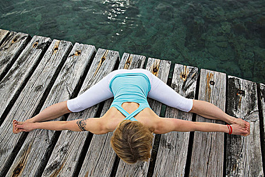 俯视,中年,女人,手臂,伸腿,练习,瑜珈,木质,海洋,码头