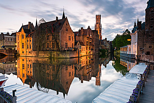 中世纪,钟楼,古建筑,反射,运河,黄昏,布鲁日,佛兰德地区,西佛兰德省,比利时,欧洲