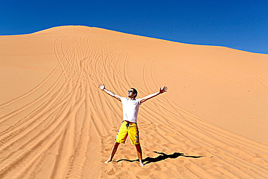 男人,伸展手臂,沙漠,州立公园,靠近,犹他,美国