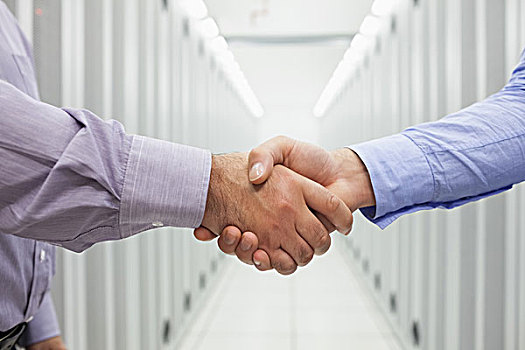 两个男人,握手,走廊,数据,中心