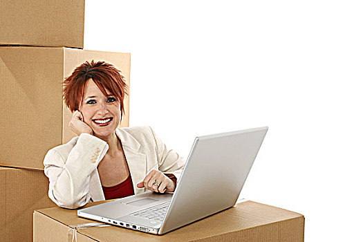 职业女性,坐,正面,笔记本电脑,微笑