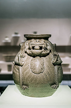 西晋青釉瓷神兽尊,南京博物院镇馆之宝