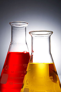 锥形瓶,烧瓶和化学试剂