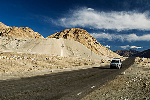 吉普车,山脉,背景,查谟-克什米尔邦,印度