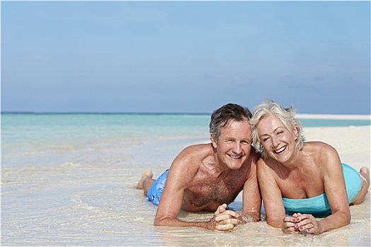 老年,夫妻,享受,海滩度假