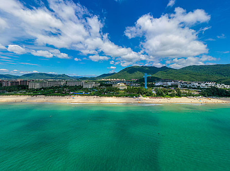 航拍海南三亚亚龙湾国家旅游度假区湛蓝海景