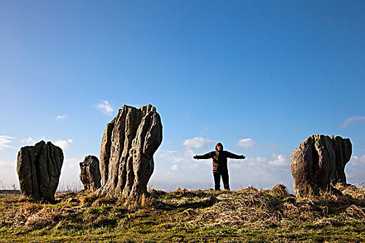 女人,站立,旁侧,石头,诺森伯兰郡,英格兰