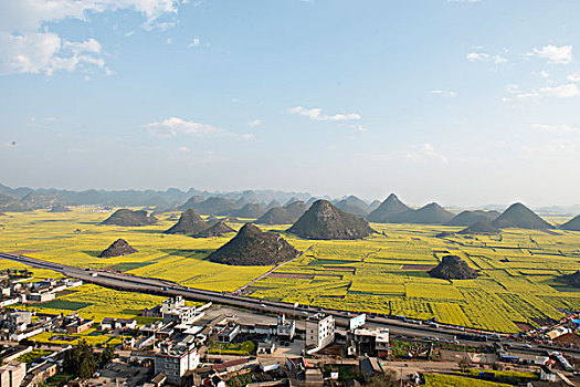 云南罗平县,金鸡岭鸟瞰村庄,徐学哲摄影,尼康,年,月