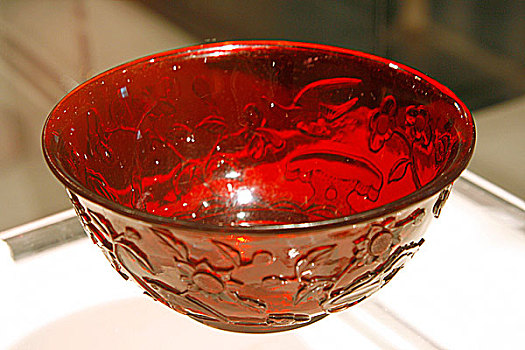 红色玻璃花鸟纹碗,清乾隆
