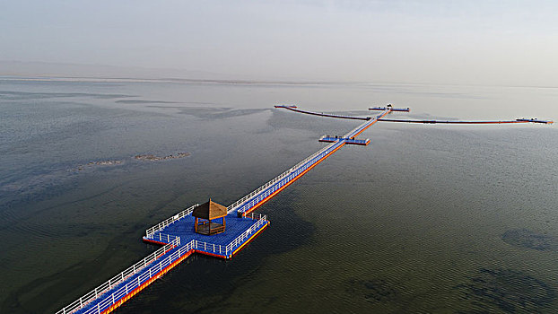 航拍巴里坤湖
