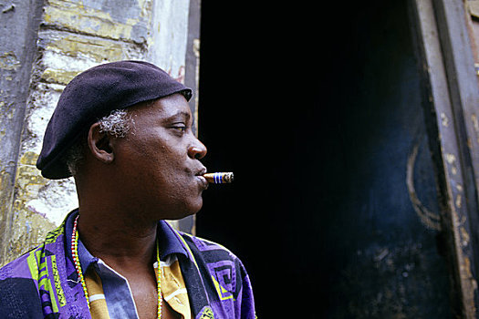 古巴,老哈瓦那,街景,男人,雪茄