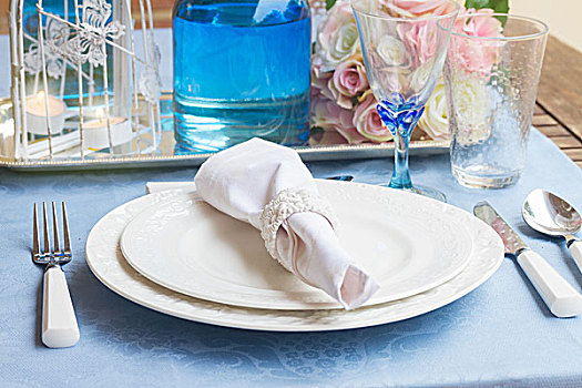餐具,白色,盘子,玻璃杯,蓝色背景,桌布