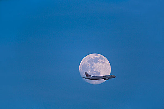 月亮,飞机