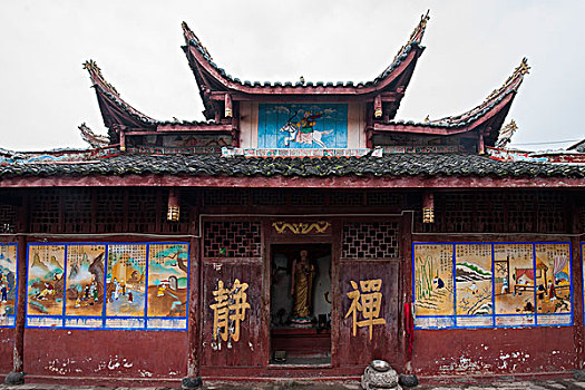 四川省安岳县孔雀洞后山顶上清代建的寺庙孔雀寺