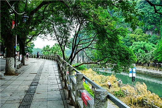 桂林象鼻山滨江路