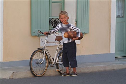 男孩,姿势,微笑,推,自行车,面包,手臂,海洋,毛衣