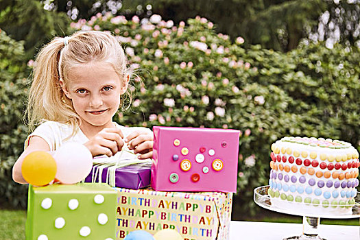 金发,女孩,生日礼物,蛋糕,花园