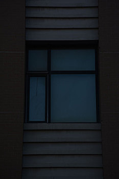 阴影的窗