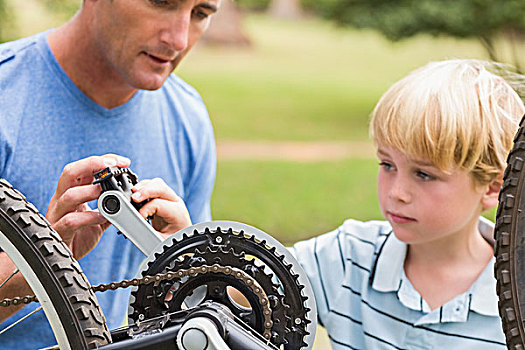 父亲,儿子,修理,自行车