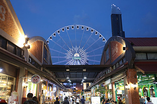 曼谷河畔夜市日落,湄南河,船湄南河,曼谷,泰国曼谷河畔夜市泰国城市