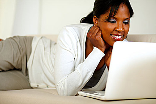 美国黑人,美女,读,笔记本电脑,显示屏