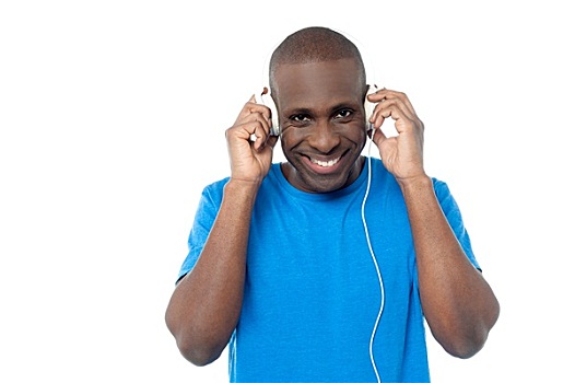 非洲男人,听,音乐,耳机