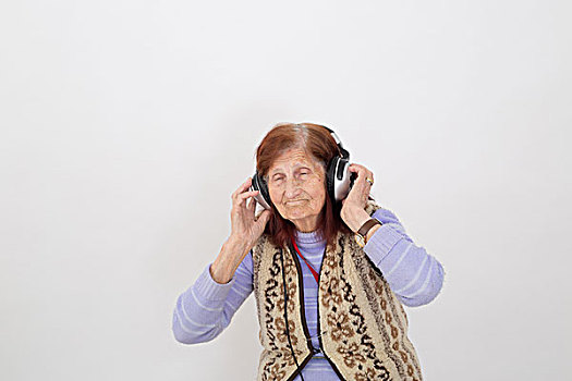 老人,女士,听,音乐,耳机