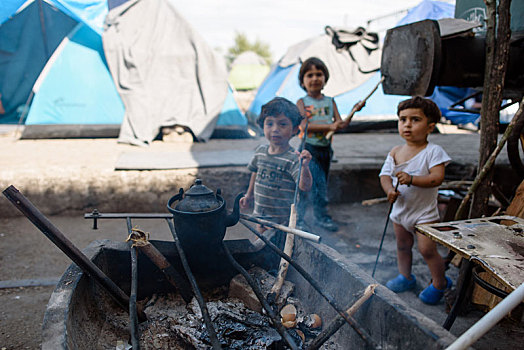 烹调,地点,三个男孩,难民,露营,希腊,边远地区,马其顿,四月