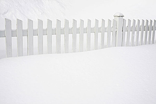 白围栏,大雪