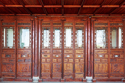 山东省枣庄市台儿庄古城内中式古典门窗