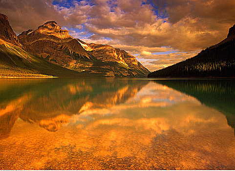 玛琳湖,山峦,碧玉国家公园,艾伯塔省,加拿大