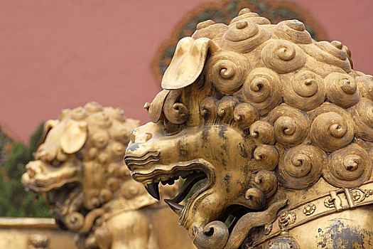 北京故宫里的文物黄铜制造的狮子