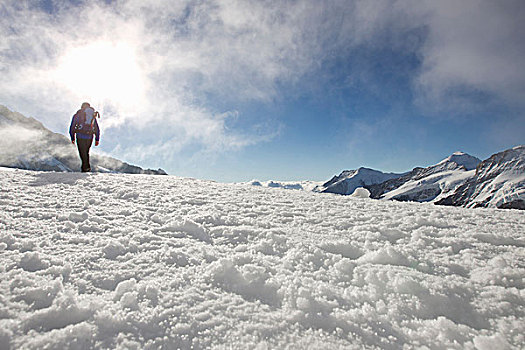 仰视,男性,远足,雪中,遮盖,风景,格林德威尔,瑞士