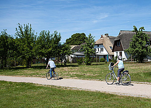 茅草屋顶,房子,自行车道,梅克伦堡前波莫瑞州,德国,欧洲