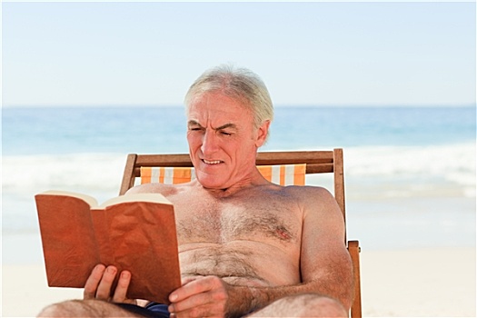 老人,读,书本,海滩