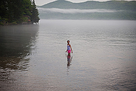 女孩,站在水中,暑假,乔治湖,纽约,美国