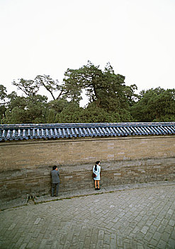 中国,北京,天坛,墙壁,两个人,站立,拿着,耳