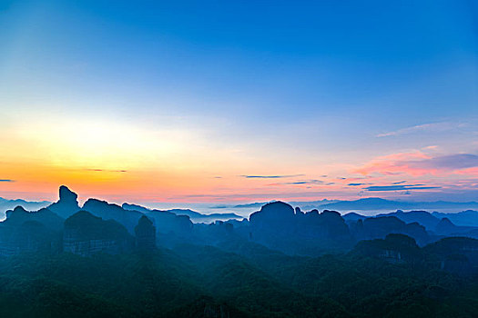 高山日出自然风光