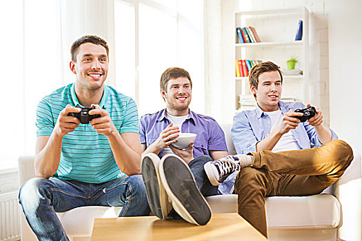 友谊,科技,比赛,家,概念,微笑,男性,朋友,玩电玩,在家