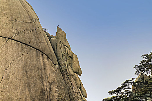 安徽省黄山市黄山风景区犀牛望月奇石自然景观