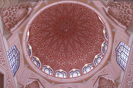 马来西亚水上粉红清真寺祈祷大厅穹顶内部