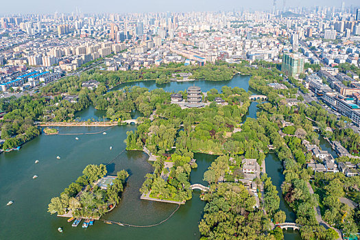 航拍济南大明湖风光