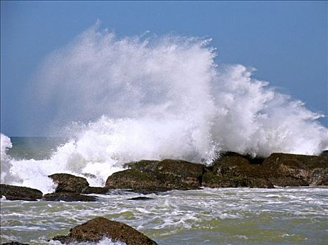 巨大,波浪,溅,岩石上,三个,海洋,阿拉伯海,印度洋,湾,孟加拉,泰米尔纳德邦,印度