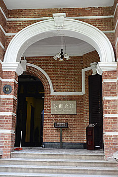 沙面大街2号至6号的沙面会馆,俗称,红楼,原是海关洋员的俱乐部,广东广州