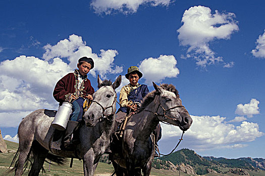 亚洲,蒙古,乌兰巴托,蒙古人,男孩,骑,马背,草地
