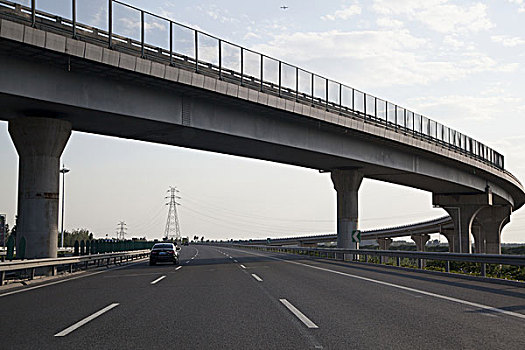 平坦干净的高速公路