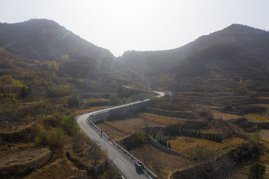 航拍济南金钢纂村的盘山公路